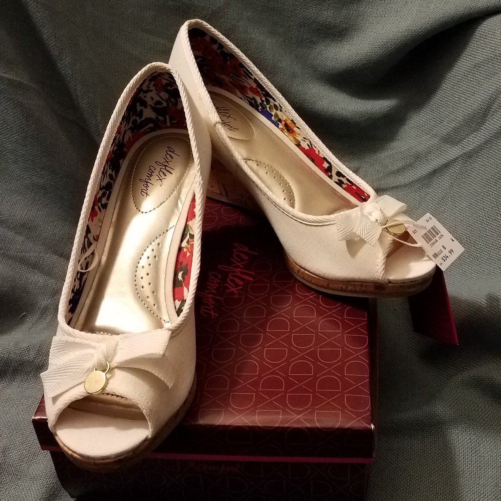 Dexflex Comfort wedge heel canvas peep toe Women’s size 8W NWT